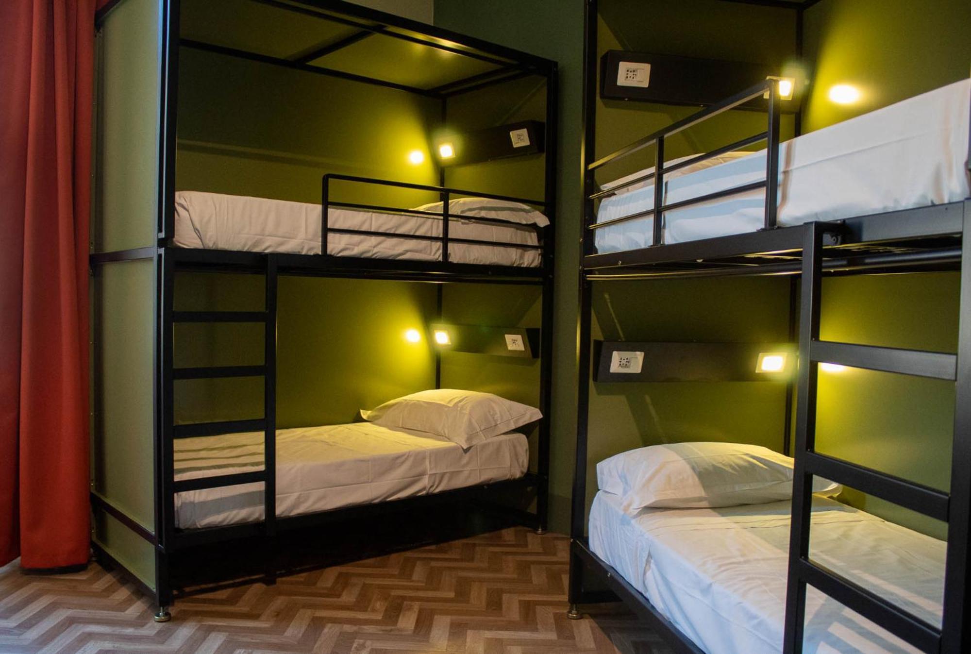 Hostel Yellowsquare *
